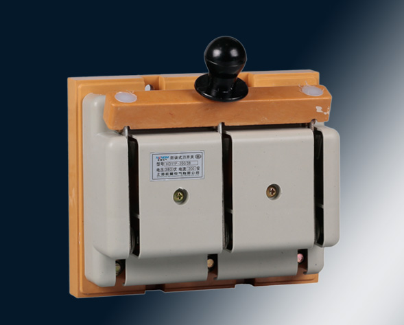 HD系列單投刀開(kāi)關(guān)、HS系列雙投刀開(kāi)關(guān)適用于交流50Hz、額定電壓400V、直流220V，額定電流至1500A的成套配電裝置中，用作手動(dòng)不頻繁接通與分?jǐn)嘟恢绷麟姟?>
											HD、HS開(kāi)啟式刀開(kāi)關(guān)</a>
										</div>
										 
										<div   id=